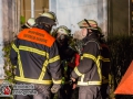 Aus ungeklärter Ursache geriet ein Wirtschaftsgebäude der Asylunterkunft am Waldweg in Brand. Es kam zu einer starken Rauchentwicklung. Das Feuer wurde mit 3 Rohren im Innenangriff bekämpft. Verletzt wurde niemand. Brandursache bislang unklar. Foto: Dominick Waldeck