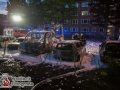 In der Weidestraße geriet aus bislang unbekannter Ursache ein Wohnmobil in Brand. Durch die Hitzestrahlung fingen drei weitere PKWs an zu brennen. Bei Eintreffen der Feuerwehr explodierte eine Gasflasche und flog durch die Luft. Die Flasche schlug nur wenige Meter neben den Einsatzkräften ein. Mit einem Schaumangriff konnte man das Feuer schnell bekämpfen und eine weitere Ausbreitung verhindern. Die Brandursache ist nun Ermittlungsgegenstand der Polizei. Foto: Dominick Waldeck