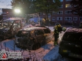 In der Weidestraße geriet aus bislang unbekannter Ursache ein Wohnmobil in Brand. Durch die Hitzestrahlung fingen drei weitere PKWs an zu brennen. Bei Eintreffen der Feuerwehr explodierte eine Gasflasche und flog durch die Luft. Die Flasche schlug nur wenige Meter neben den Einsatzkräften ein. Mit einem Schaumangriff konnte man das Feuer schnell bekämpfen und eine weitere Ausbreitung verhindern. Die Brandursache ist nun Ermittlungsgegenstand der Polizei. Foto: Dominick Waldeck