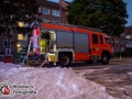 In der Weidestraße geriet aus bislang unbekannter Ursache ein Wohnmobil in Brand. Durch die Hitzestrahlung fingen drei weitere PKWs an zu brennen. Bei Eintreffen der Feuerwehr explodierte eine Gasflasche und flog durch die Luft. Die Flasche schlug nur wenige Meter neben den Einsatzkräften ein. Mit einem Schaumangriff konnte man das Feuer schnell bekämpfen und eine weitere Ausbreitung verhindern. Die Brandursache ist nun Ermittlungsgegenstand der Polizei. Foto: Dominick Waldeck
