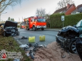 Auf der Ulzburger Stra´ße kam es zu einem schweren Verkehrsunfall zwischen einem Mini und einem BMW.  Die BMW-Fahrerin wurde verletzt und musste in ein Krankenhaus. Die zwei Frauen im MIni wurden ebenfalls verletzt. Die Fahrerin musste sogar von der Feuerwehr aus dem Fahrzeug geschnitten werden, da sie im Fußbereich eingeklemmt war. Sie kam mit dem Rettungshubschrauber in eine Klinik. Unfallursache unklar. Vermutlich kam der Mini in den Gegenverkehr. Foto: Dominick Waldeck