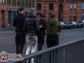 Aus ungeklärten Gründen kam es am Samstagmorgen nach einer Party zu einem Streit zwischen zwei Schwester. Der Streit eskalierte derart, dass eine der beiden von der St. Annenbrücke in den St. Annenfleet sprang. Ein Freund und die Schwester holten die junge Frau aus dem Wasser und alarmierten die Feuerwehr. Die junge Frau kam mit Unterkühlungen in ein Krankenhaus. Über den Ausgang des Streits ist nichts übermittelt. Foto: Dominick Waldeck