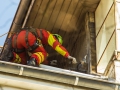 Taube von Höhenretter vom Erker gerettet Foto: Dominick Waldeck