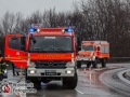 Ein LKW kippte am Samstagnachmitag auf der Finkenwerder Straße in einer Linkskurve um. Der Fahrer kam mit dem Schrecken davon. Wie es zu dem Unfall kam, ist bislang nicht geklärt. Die Straße wurde auf eine Spur reduziert und es kam zwischenzeitlich zu leichten Staus. Foto:Dominick Waldeck