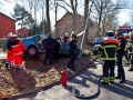 PKW gegen Laterne in Berne - 1 Person schwer verletzt und eingeklemmt