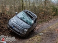 Gegen 09:20 Uhr gingen mehrere Notrufe bei der Integrierten Rettungsleitstelle in Bad Oldesloe ein. Ein Fiat 500 hatte sich in Großensee-Glashütte überschlagen und lag auf der Seite. Die Insassin war eingeklemmt. Die Feuerwehren aus Trittau, Lütjensee und Großensee sowie der Rettungsdienst wurden alarmiert. Die verunglückte Fahrerin konnte schnell, aber patientengerecht durch die unbeschädigte Heckklappe gerettet werden. Sie kam ansprechbar in das Unfallkrankenhaus Boberg.  Ursache war laut Polizei ein Ausweichmanöver was die 55-Jährige für ein Reh vollzogen hatte.  Foto: Dominick Waldeck