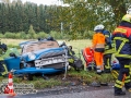 Auf der Hamburger Straße/B75 in Ahrensburg-Wulfsdorf kam es am Samstagvormittag zu einem schweren Verkehrsunfall, bei dem sieben Menschen verletzt wurden. Zwei PKW kollidierten auf regennasser Straße frontal. Die Fahrer wurden in den Wracks eingeklemmt und musste von der Feuerwehr befreit werden. Zwei Rettungshubschrauber und mehrere RTWs waren vor Ort um die Verletzten zu versorgen. Die Hamburger Straße wurde für mehrere Stunden voll gesperrt. Foto: Dominick Waldeck