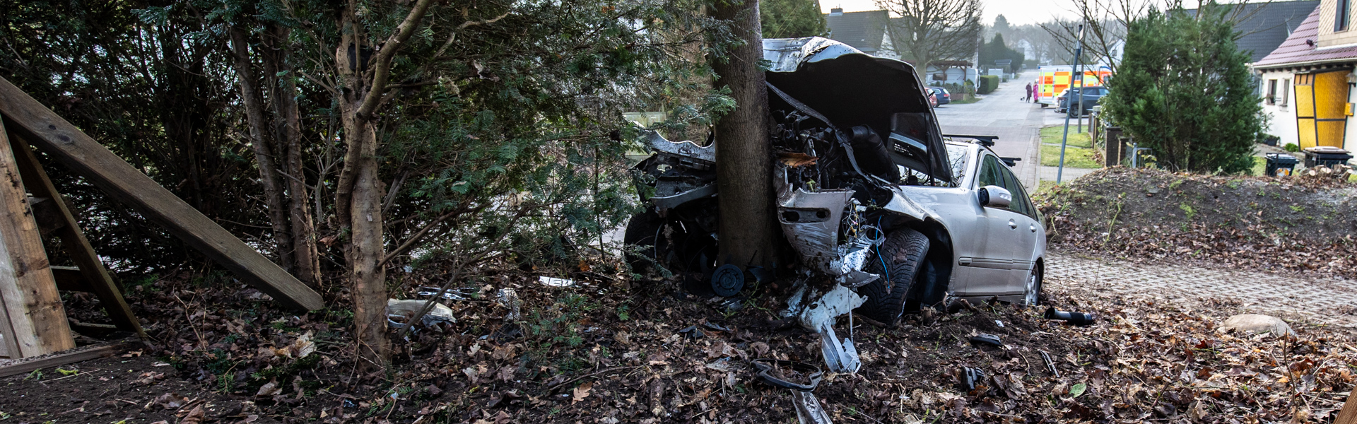 01.03.2024 –  Frau und Hund bei Unfall lebensgefährlich verletzt