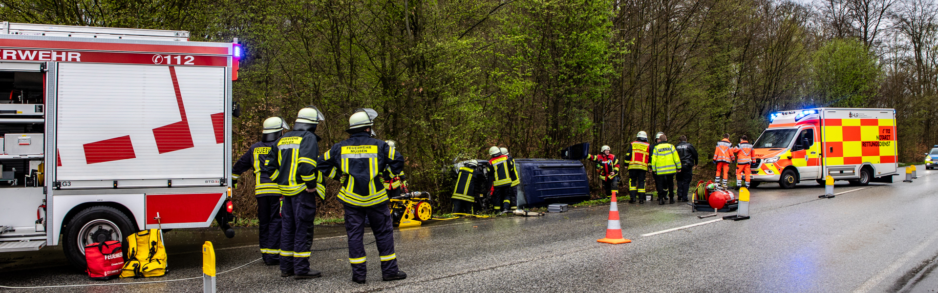 05.04.2024 – Kleinbus landet im Graben bei Schulendorf