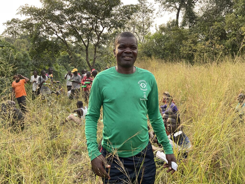 Environmental Defenders restore tropical forests and damaged landscapes to avoid extinctions and combat climate change