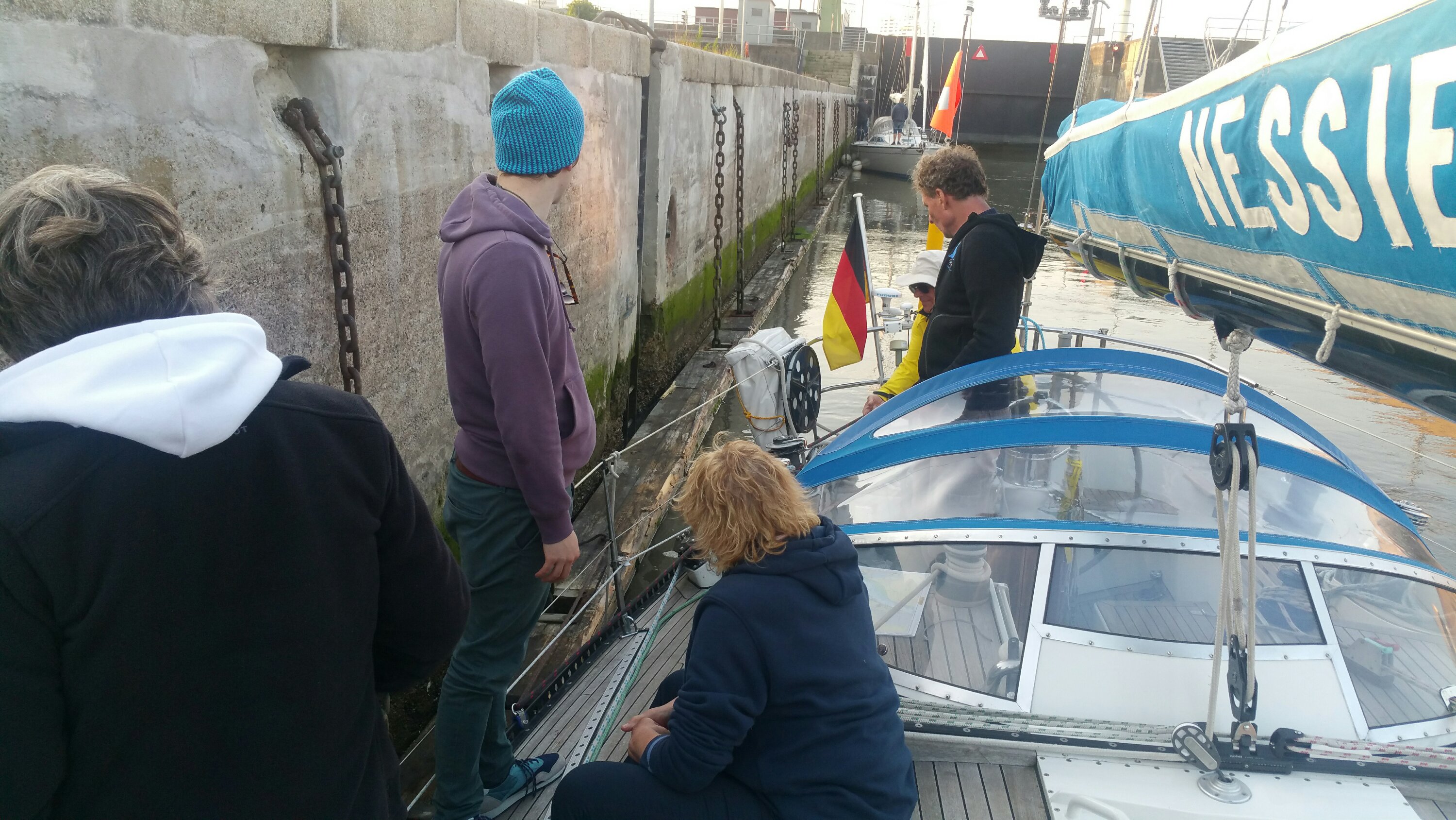 Alt img in der Schleuse Bremerhaven-Fischereihafen
