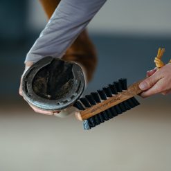 Borstiq dubbelzijdige hoefborstel met geïntegreerde hoevenkrabber, Multifunctioneel, Hardnekkig vuil verwijderen