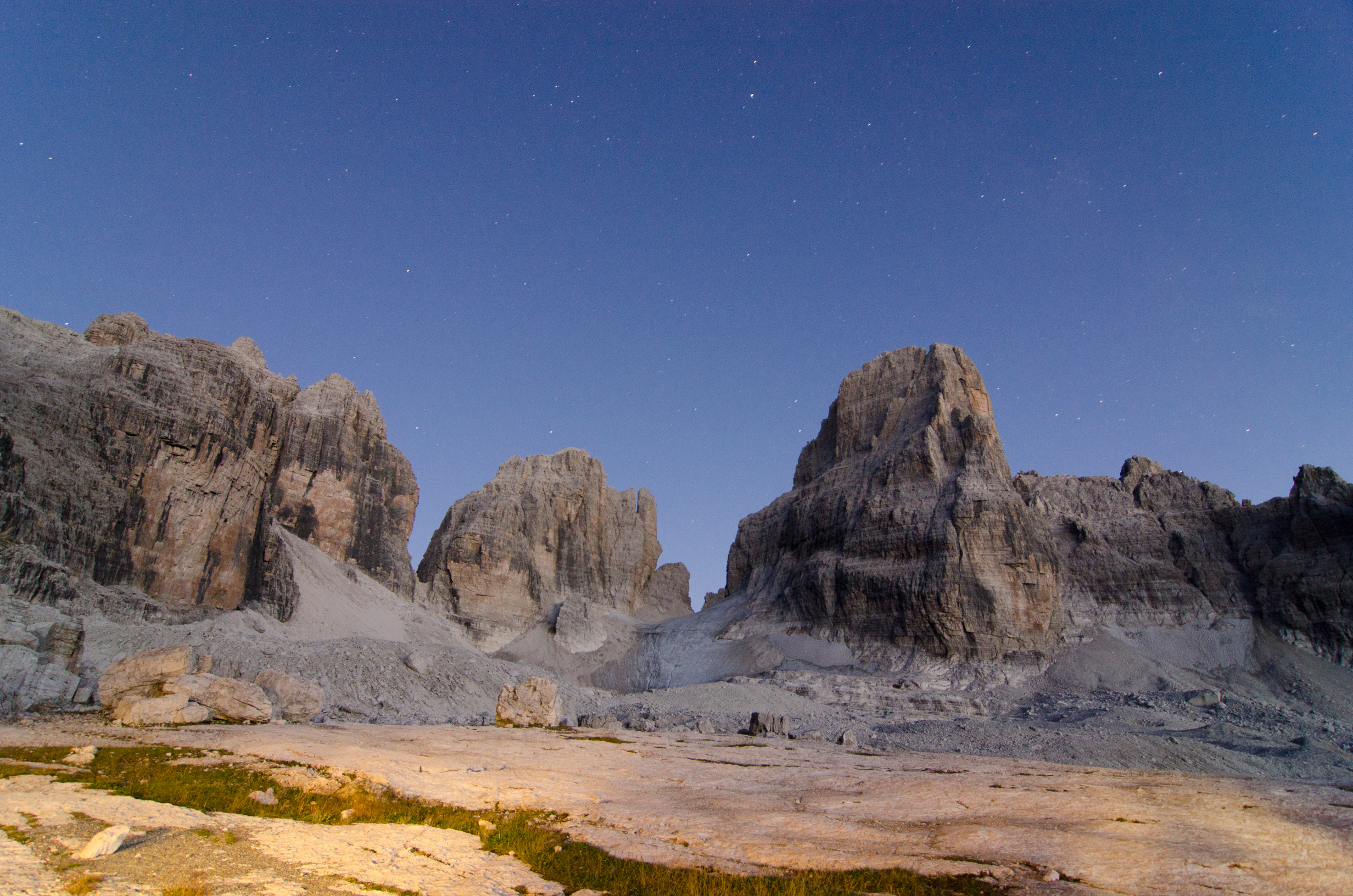 De nacht valt over Brenta