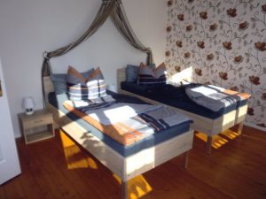 Einzelbetten in Komforthöhe in Ferienwohnung Villa Schubert