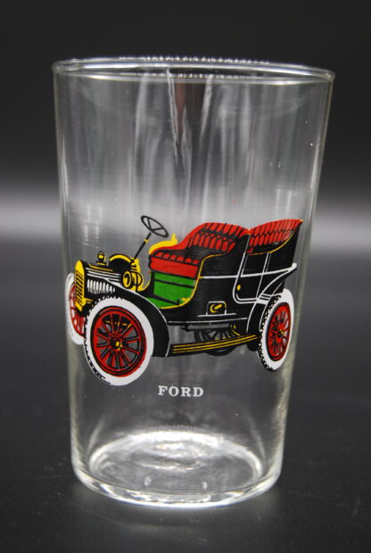 drinkglas met oldtimer Ford
