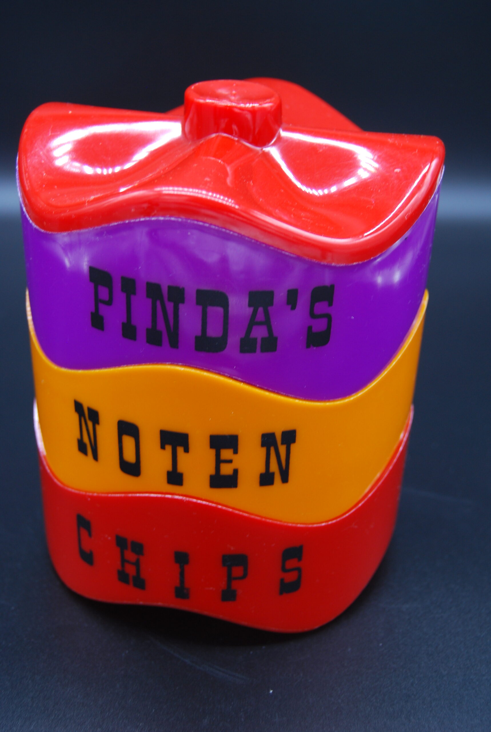 Snacktoren paarsoranjerood, jaren 70 What's New Today?