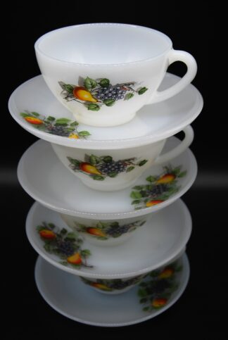 Set van 4 kop en schotels Arcopal Fruits de France, vintage servies