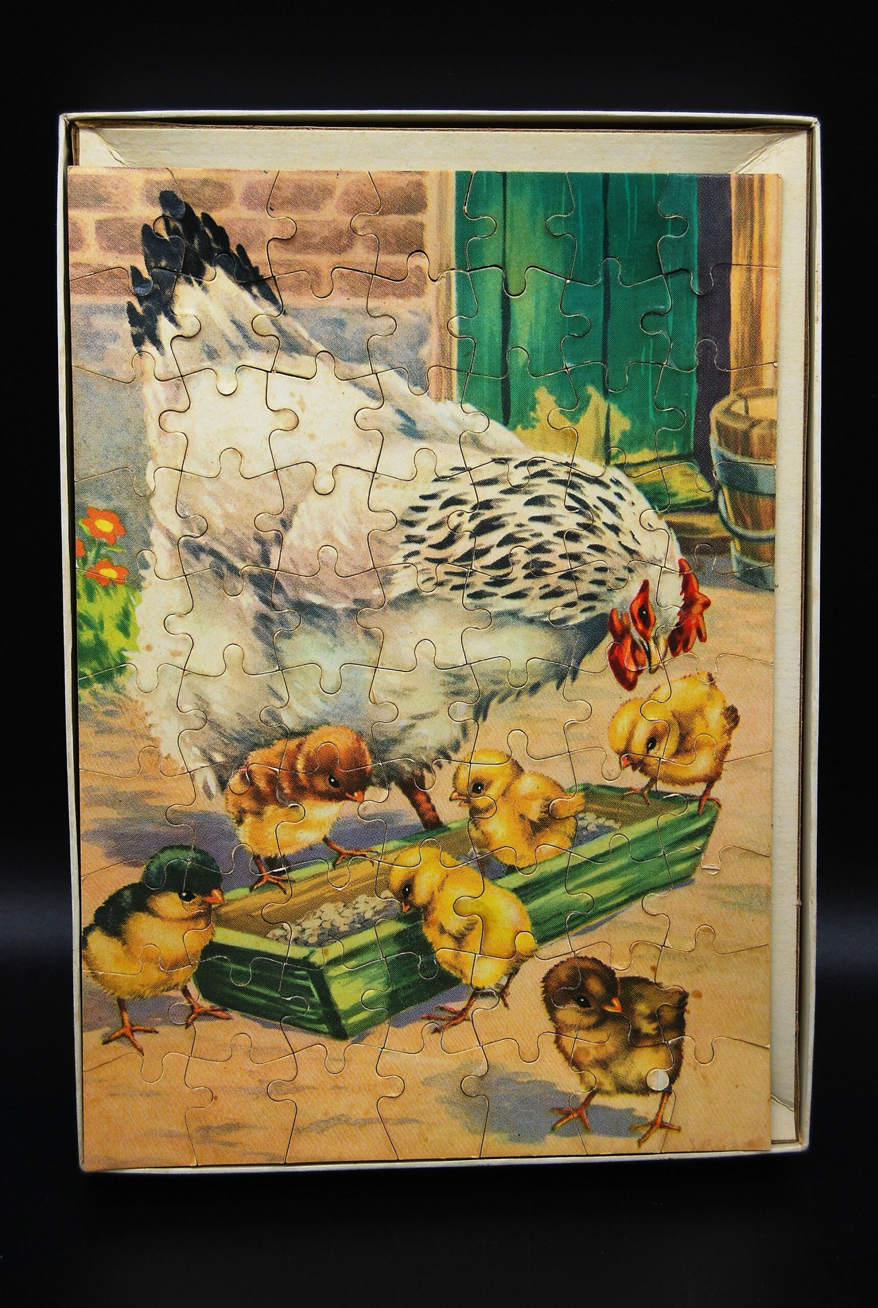 Vintage Mulder jigsaw puzzle No.9060B-kuikentjes en kip aan het eten