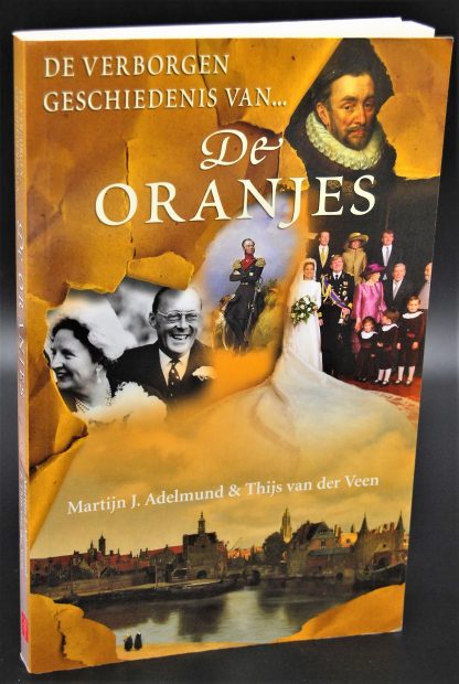 De verborgen geschiedenis van de Oranjes-Martijn J. Adelmund & Thijs van der Veen-9789022994214