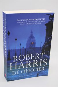 Robert Harris-De Officier-9789023485179