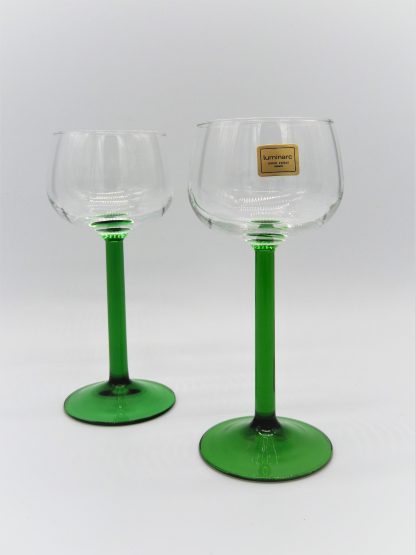 Elzas witte wijnglazen Luminarc op rechte groene voet