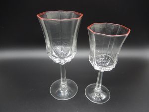 Vintage luminarc Yoplait-glazen met rode rand