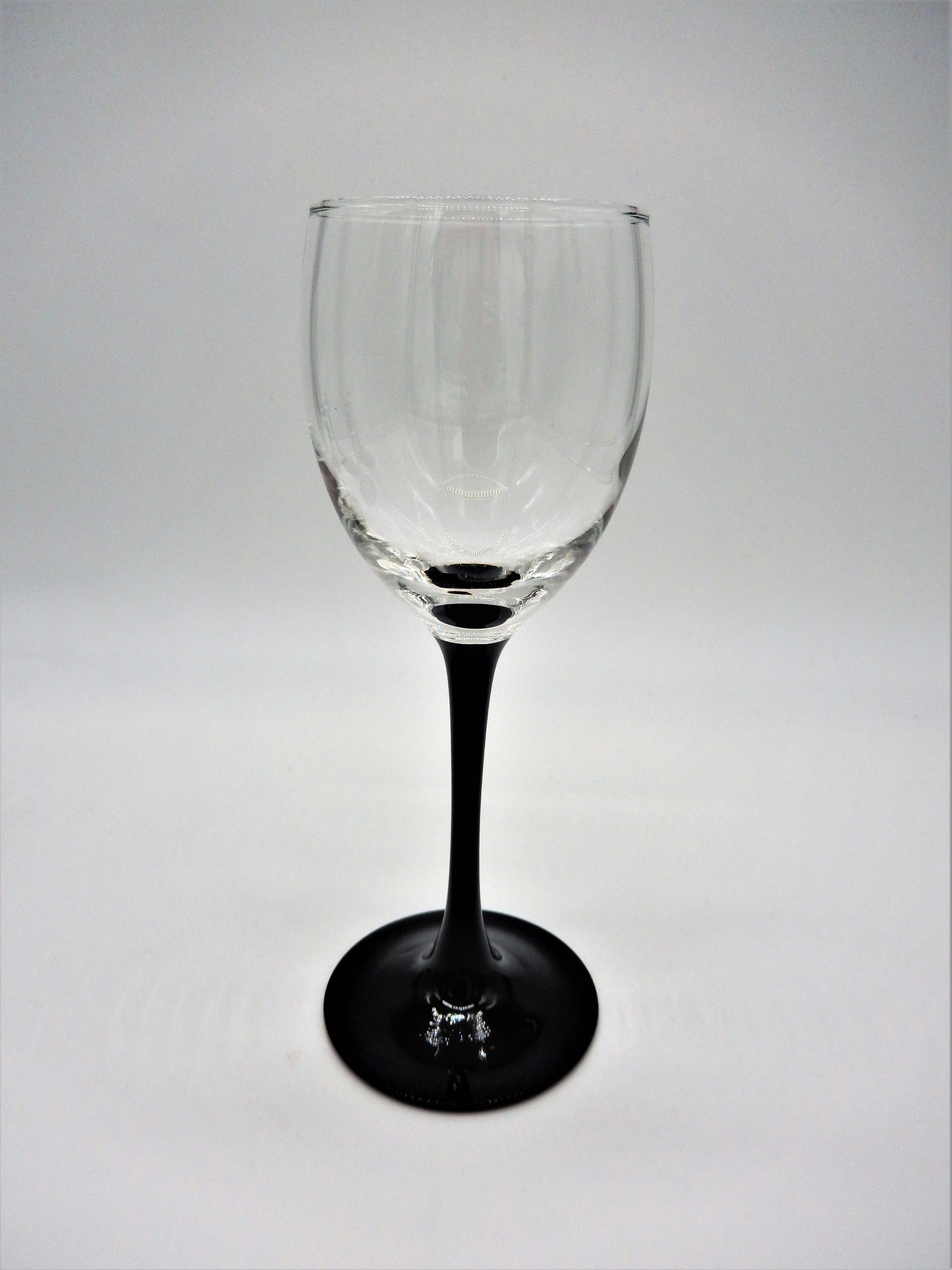 snel schuintrekken steeg Luminarc Domino wijnglas op zwarte voet 18,5cm | What's New Today?