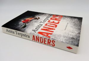 Anita Terpstra - Thriller - Anders - 9789023494331