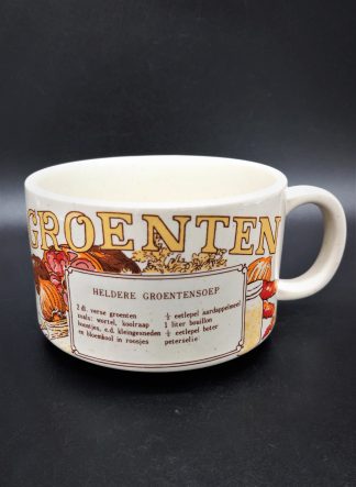 Vintage soepkom met recept groentensoep