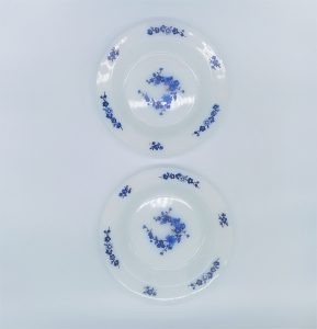 Borden Arcopal melkglas blauwe bloemen
