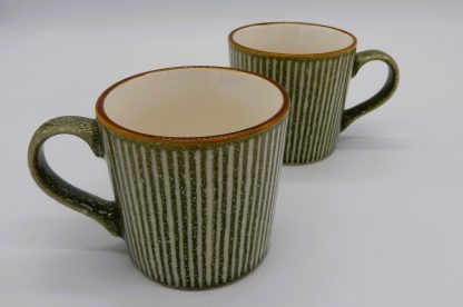 Set van 2 vintage stijl bekers met groene strepen en bruine rand