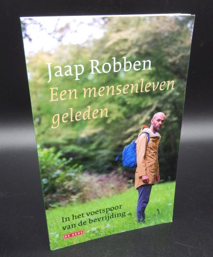 Een mensenleven geleden, in het voetsspoor van de bevrijding - Jaap Robben-9789044543193