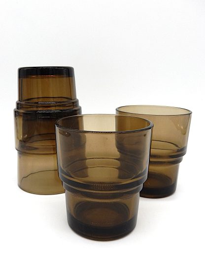 Sapglas of waterglas in rookglas kleur