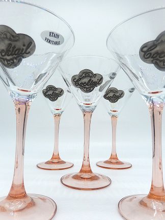 Vintage Cocktailglazen op roze steel en voet met tinnen plaatje