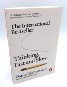 Thinking Fast and Slow - Daniel Kahneman - Winner of the Nobel Prize - 97890141033570
