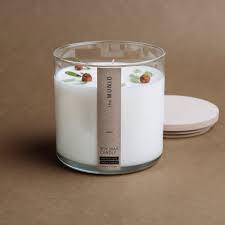 the Munio Soy Wax candle glass with wooden wicks 550ml - Forest Berries