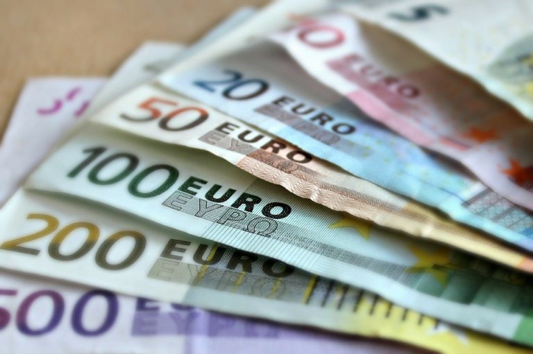 banknotes-euro-paper-money-209104