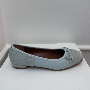 Leren ballerina met kleine hak, in 2 tinten icy blue