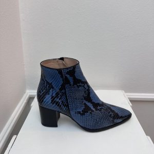 Leather boots in blauwe snakeprint