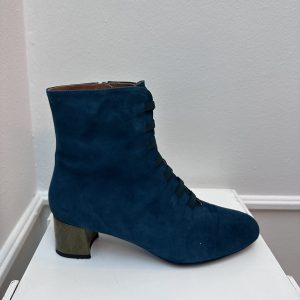 Leather boots in petrol suède