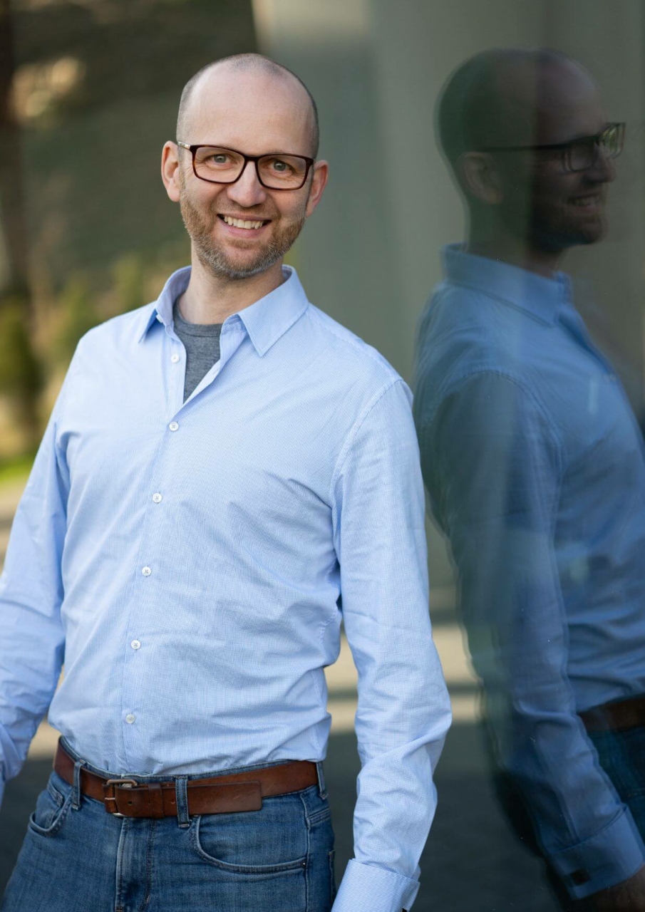 Jan-Willem Boege in Jeans und Hemd