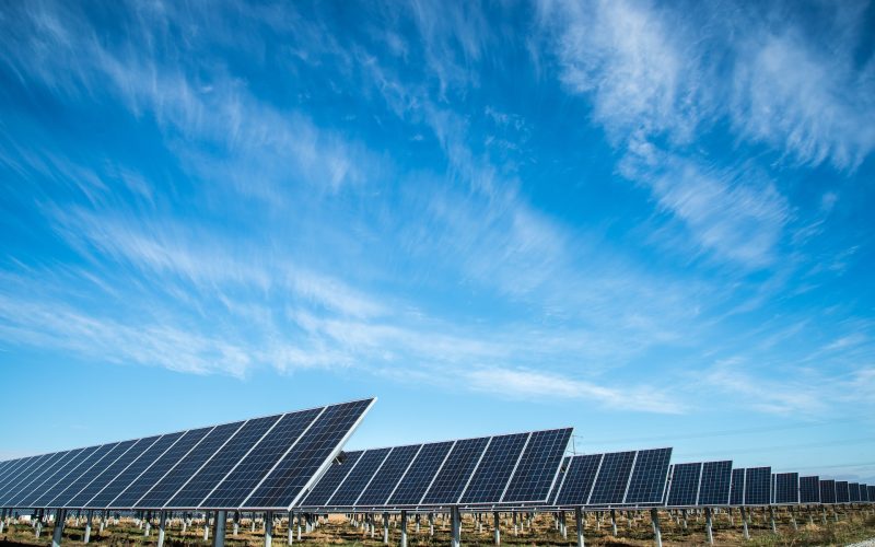 En Guide till solcellsteknologins roll i Övergången till en Grönare Framtid