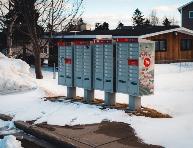 Förnybara material i postboxar och fastighetsboxar