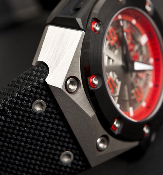 linde_wederlin_oktopus_ii_titanium_red_case_detail