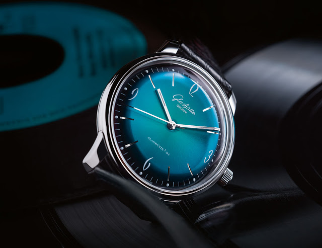 Glashutte-Sixties-Iconic-Aqua-1-39-52-09-02-01-b