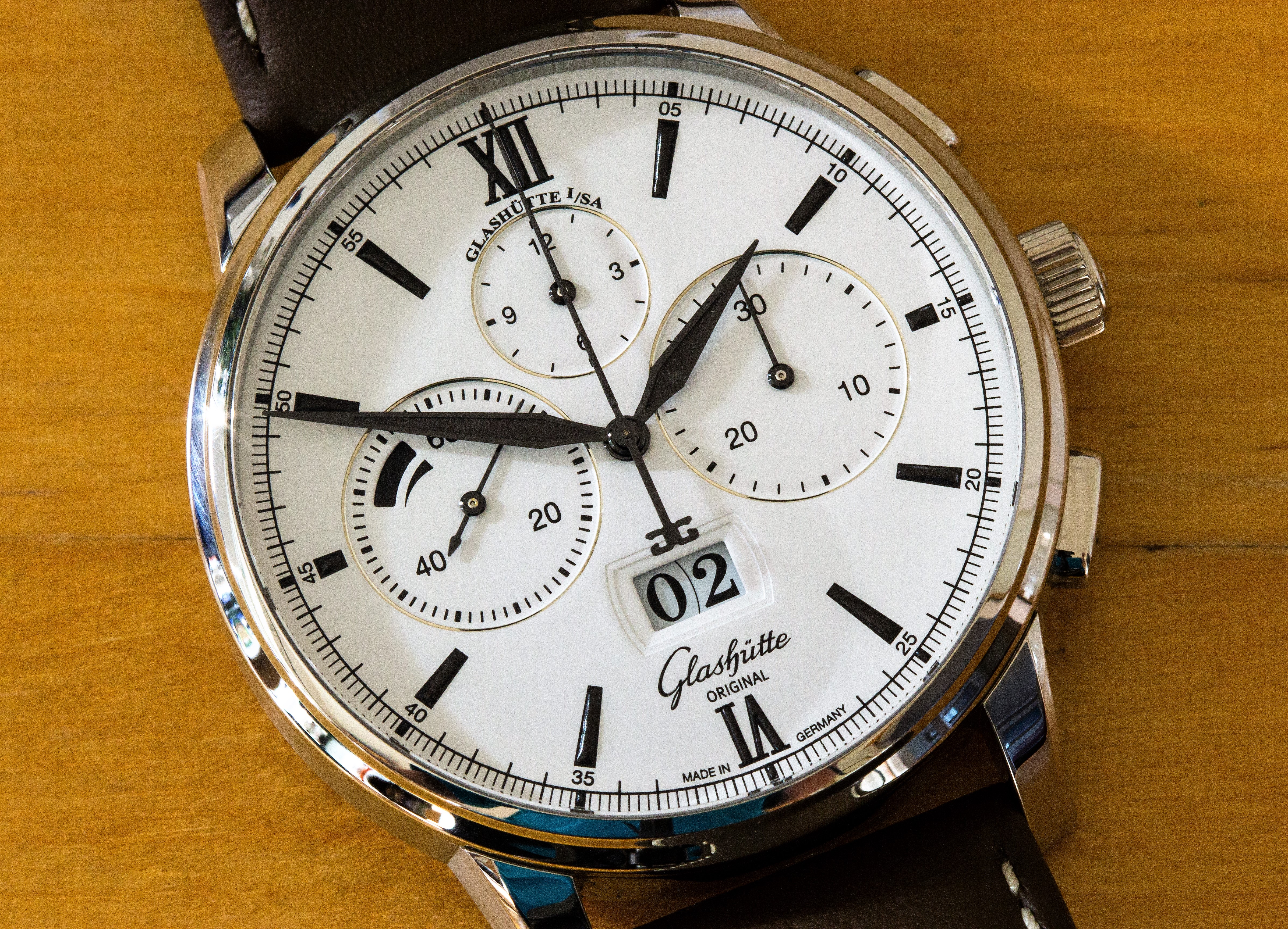 A Fortnight Review: Two Weeks on The Wrist With The Glashütte Original Senator  Chronograph Panorama Date Watch – WristReview.com – Featuring Watch  Reviews, Critiques, Reports & News