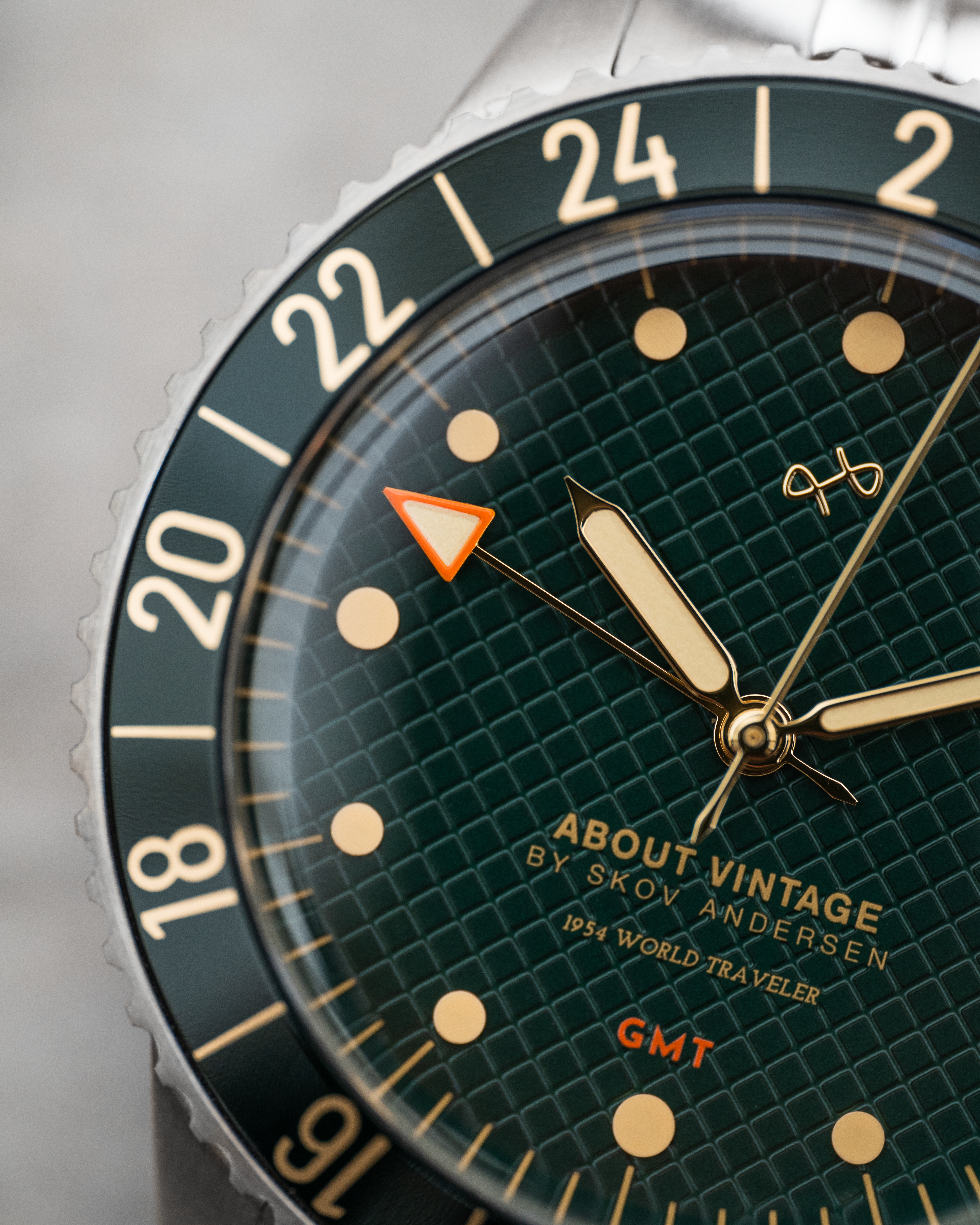 About Vintage 1954 GMT GreenTurtle 限定モデル About Vintage 1954 GMT Green Turtle Watch Review