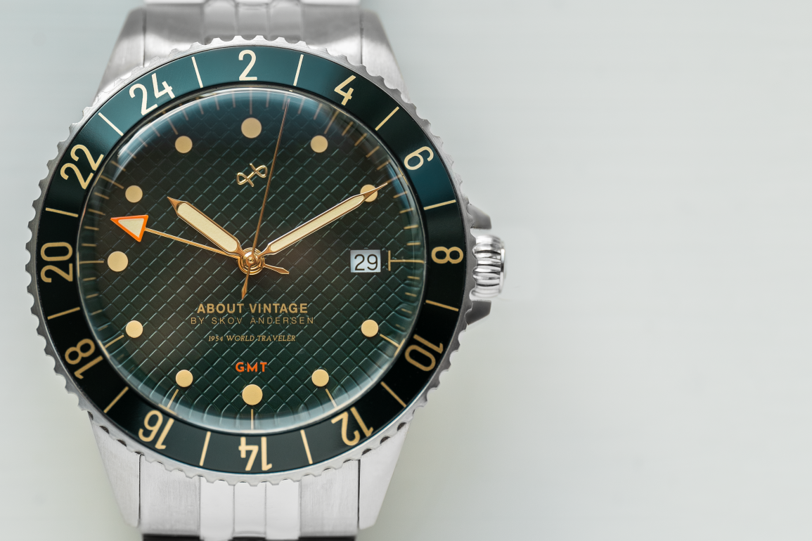 【極美品✨️】About Vintage 1954 GMT GreenTurtle Introducing The About Vintage 1954 World Traveler GMT “Green