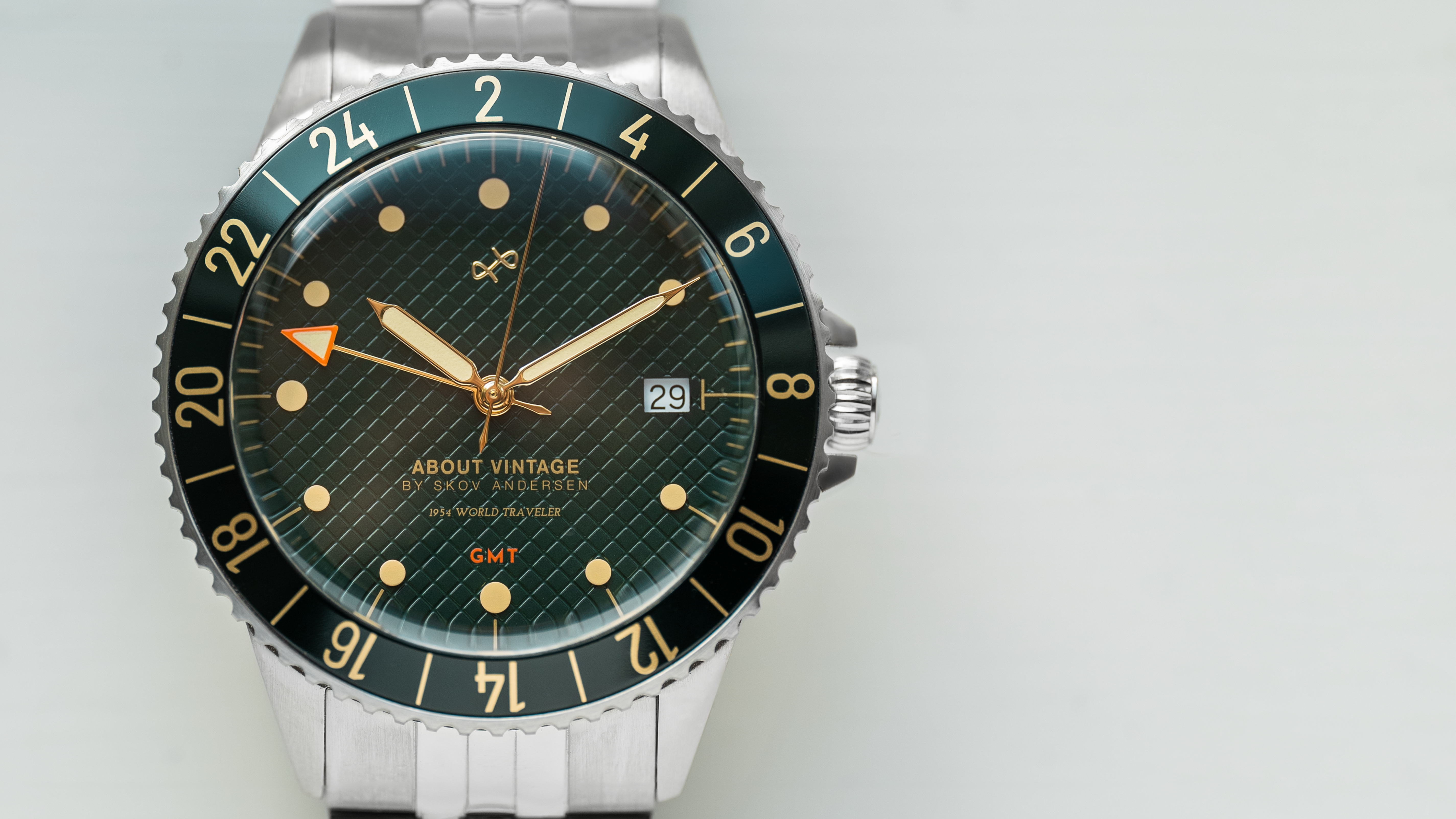 About Vintage 1954 GMT GreenTurtle 限定モデル About Vintage 1954 GMT Green Turtle Watch Review