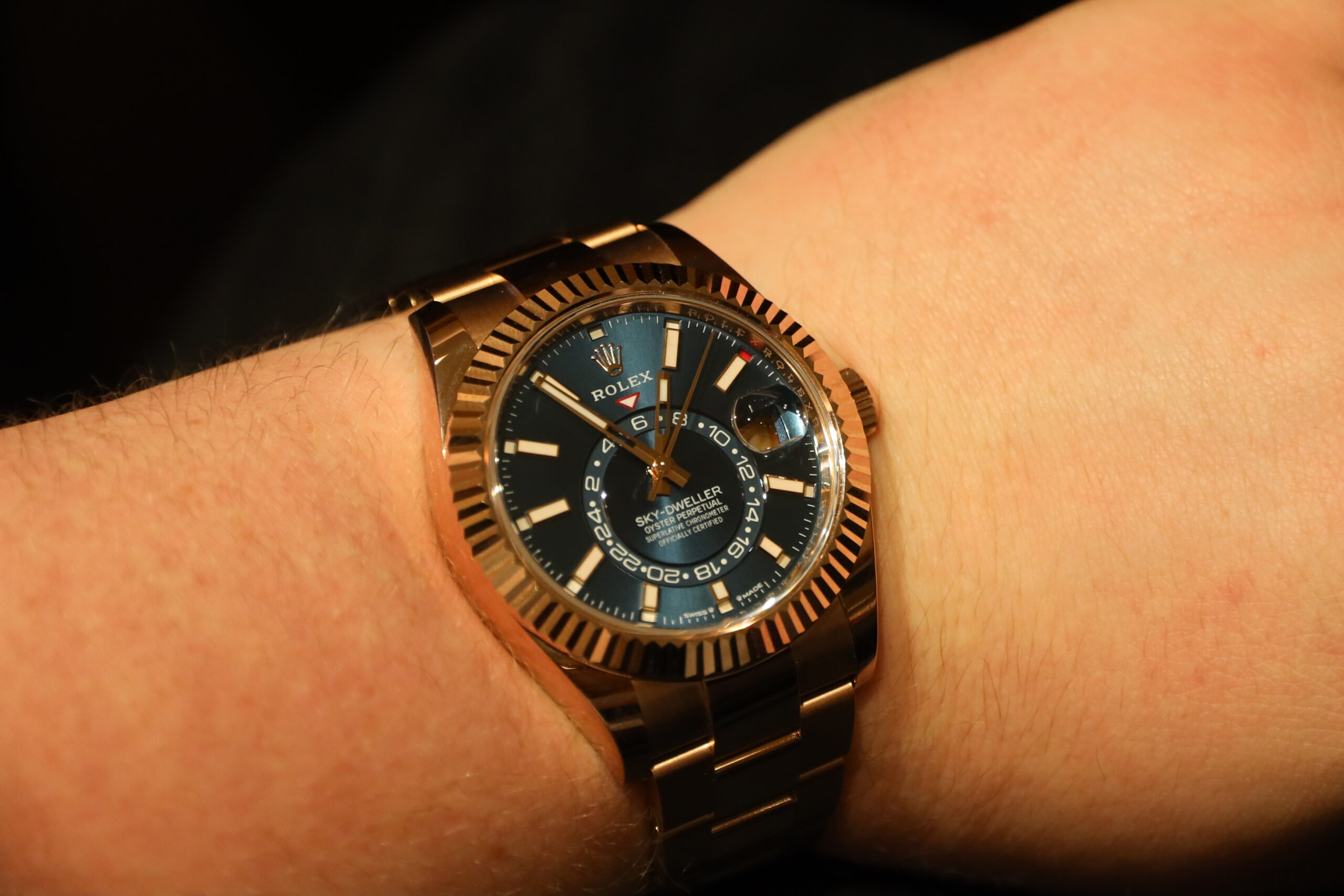 Rolex sky dweller online wrist